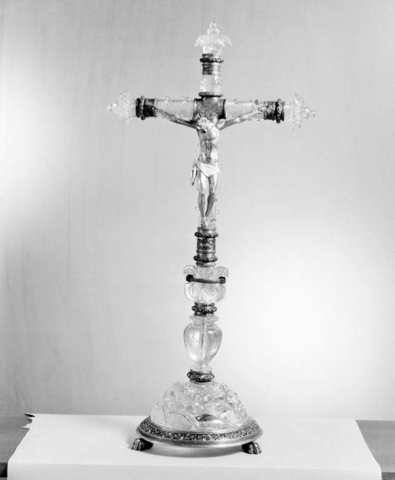 Altar crucifix