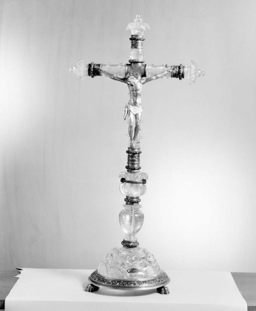 Altar crucifix